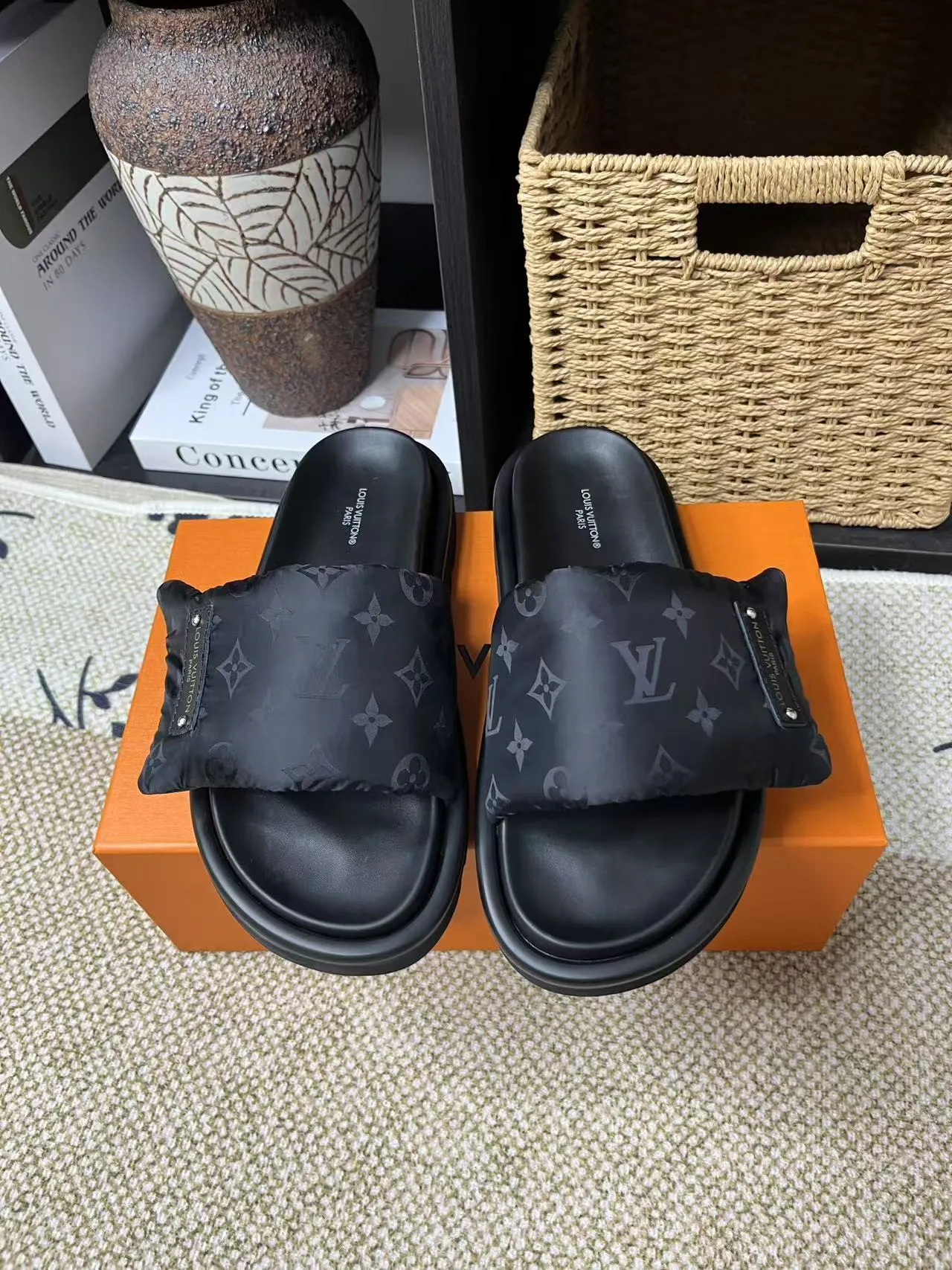 P340 yuan LV Louis Vuitton Full of high-end feel! A popular model among bloggers at home and abroad, it’s retro and fashionable, and looks stunning on your feet! Mainly recommended model on the official website★ ━━━━━ ЅᏇєєt ━━━━━ ▪️Upper: original calfskin ➕5D printing process ▪️Inner: imported mixed sheepskin ▪️Outsole: original molded foam outsole ▪️Size: Female 35-40 Men's 39-44 (women's 41 men's 45)